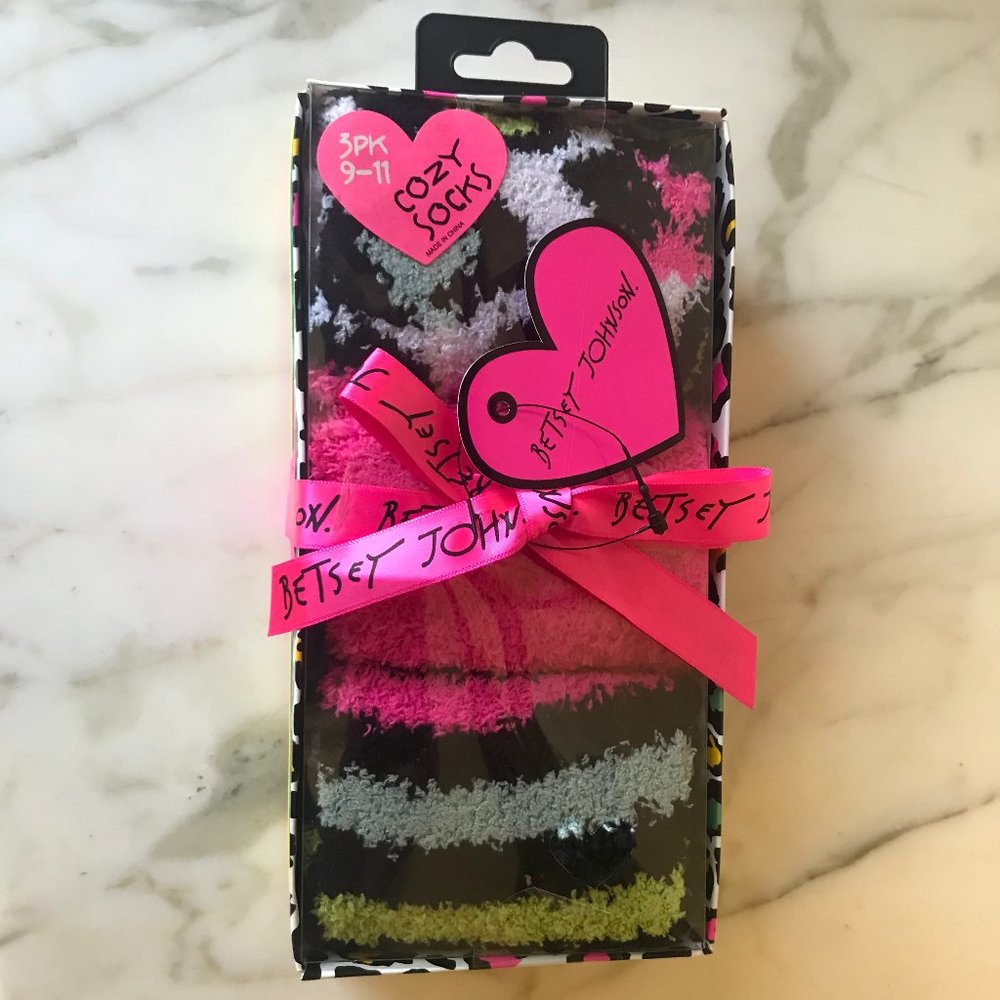 XOX BETSEY JOHNSON 3pk plush cozy socks sz 9-11 NIB